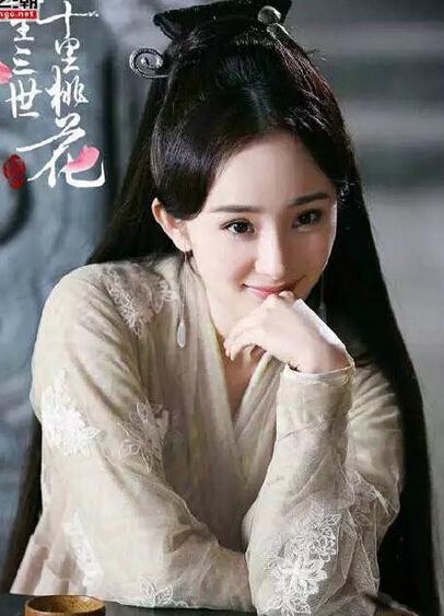 说杨幂小时候以整容后的眼睛好看表示赞同，整容前这眼睛能看吗？