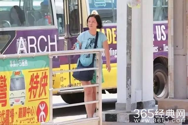 蓝洁瑛靓绝五台山到发福变大妈，过山车般的人生令人唏嘘