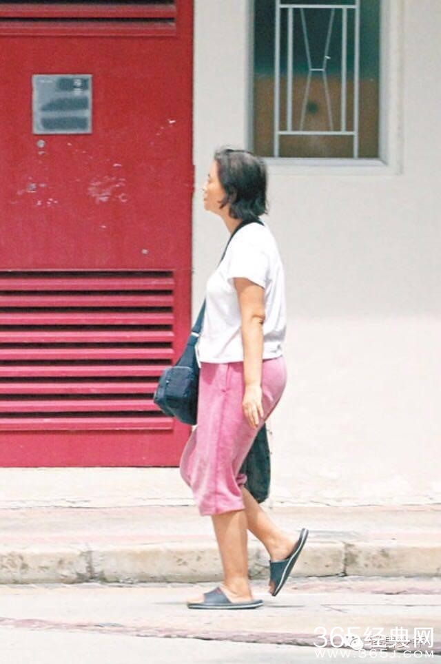 蓝洁瑛靓绝五台山到发福变大妈，过山车般的人生令人唏嘘