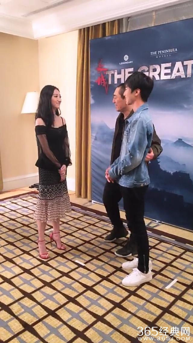 穿上帅气西装远赴美国宣传电影 王俊凯就这样成了群宠