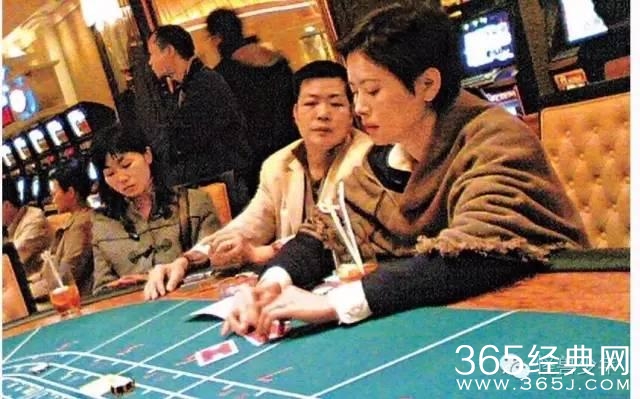 蓝洁瑛靓绝五台山到发福变大妈，过山车般的人生令人唏嘘