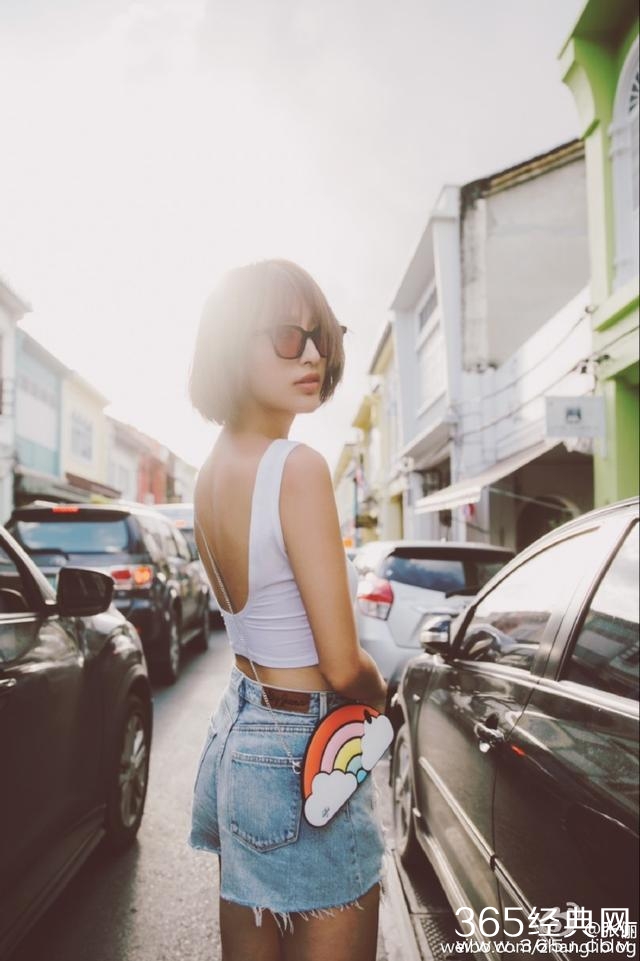 我都穿秋裤了，张俪还穿U型漏背装