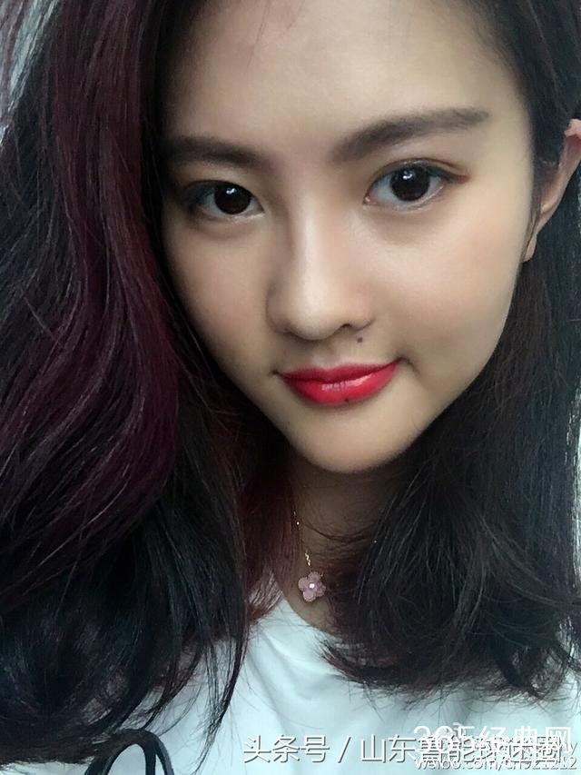 跳水冠军陈若琳晒化大红唇照  网友被雷倒