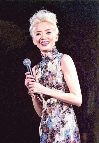 梅艳芳冥寿曾志伟袁咏仪等悼念 歌迷齐拜祭