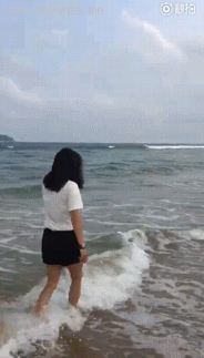 跳水冠军陈若琳晒化大红唇照  网友被雷倒