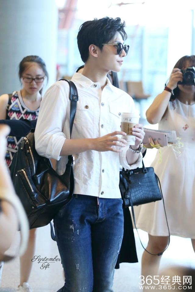 洁癖我只服杨洋，出门自带搓衣板