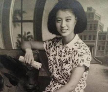 范冰冰的奶奶旧照惊艳众人！原来女明星的颜靠遗传！