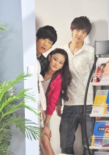 张馨予晒北漂清纯旧照 同框井柏然付辛博