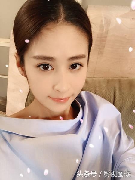 瘦到“排骨胸”的颖儿终于病倒入院 那瘦得胳膊腿一样细的咋办？