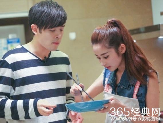 瘦到“排骨胸”的颖儿终于病倒入院 那瘦得胳膊腿一样细的咋办？