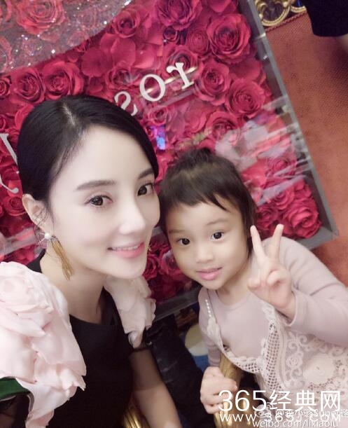 李小璐生日妈妈和女儿陪伴左右  网友：三代都是大美女