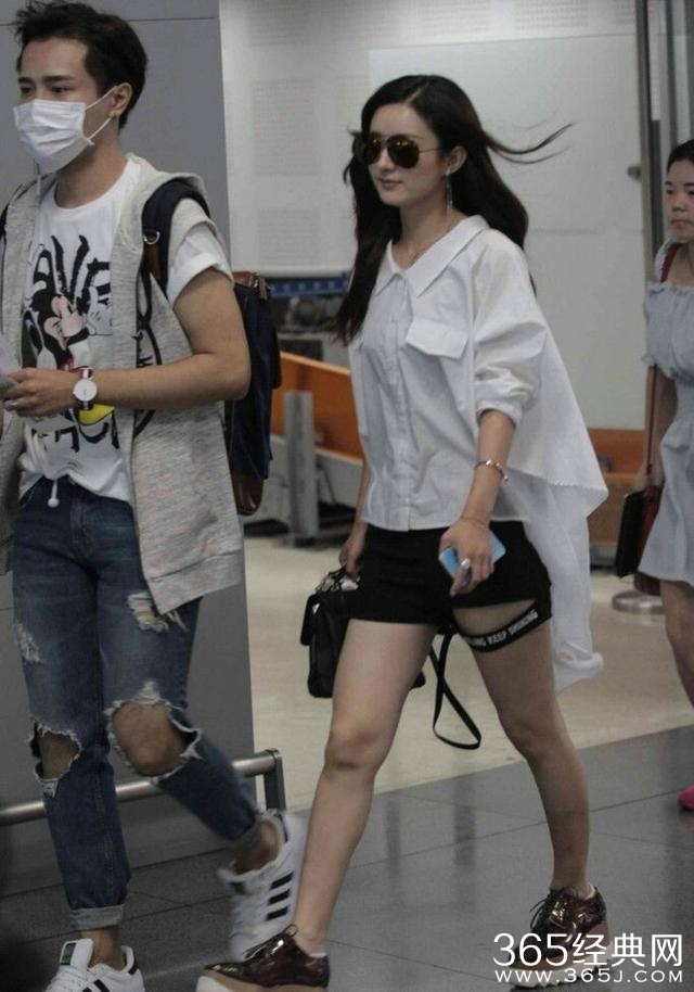 为何赵丽颖生活里只钟情于它俩？