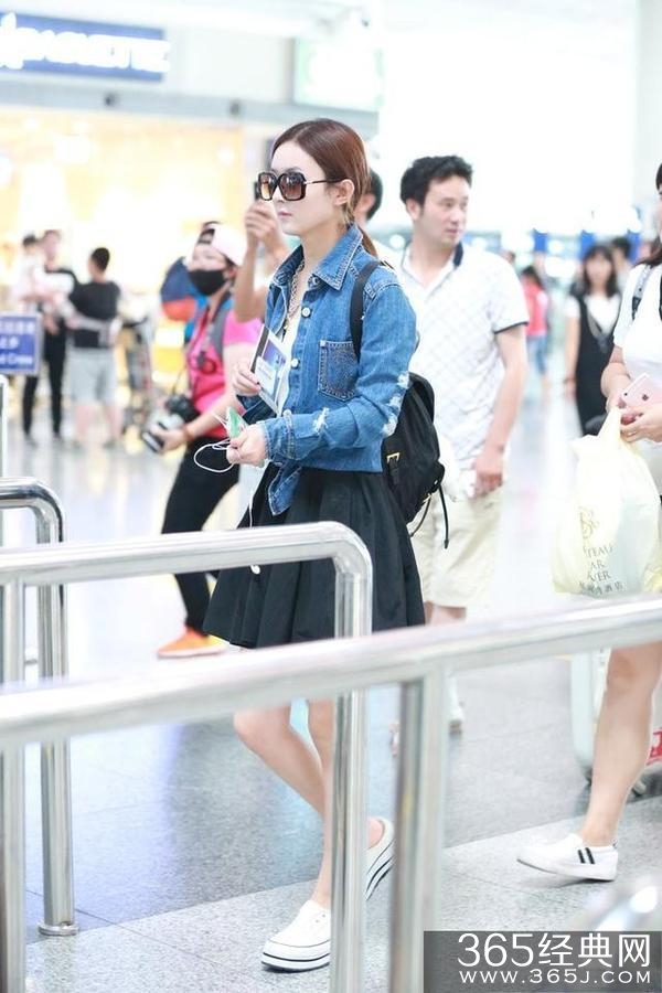 为何赵丽颖生活里只钟情于它俩？