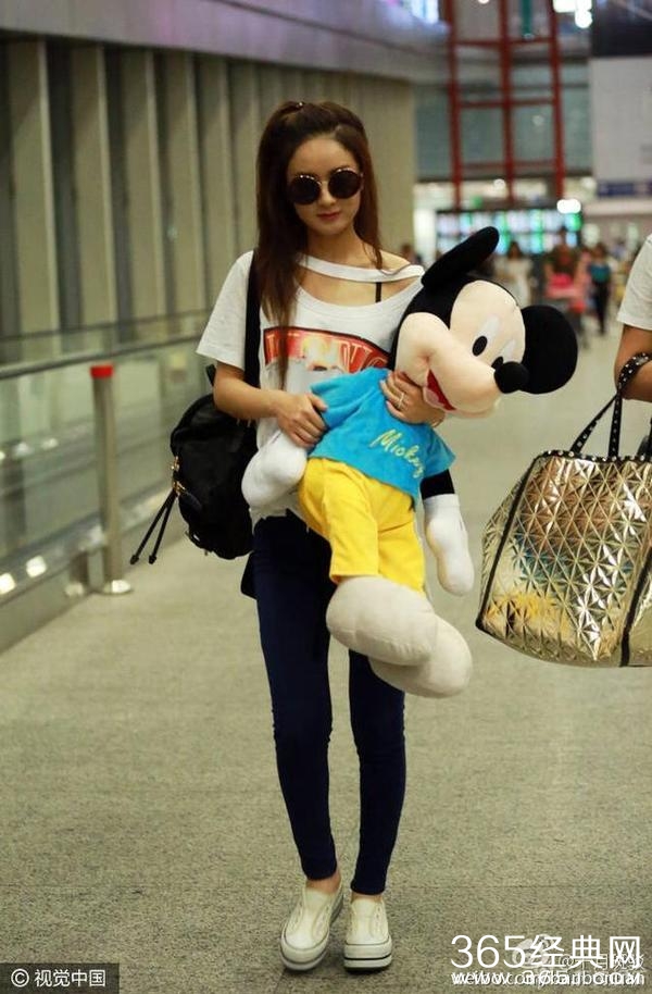 为何赵丽颖生活里只钟情于它俩？