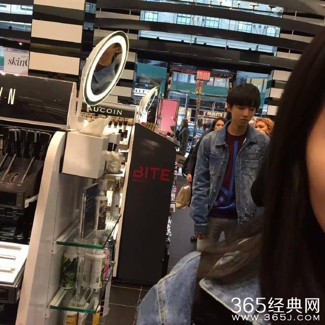 王俊凯助理朋友圈爆光，WULI小凯竟长期被欺压