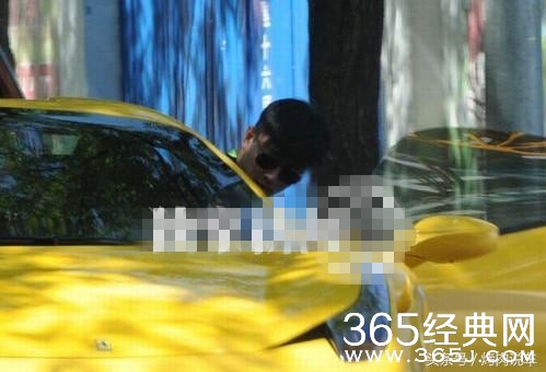 贾乃亮法拉利价值1800多万，虽是二手车却是绝版