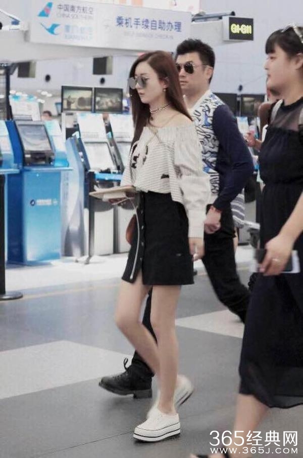 为何赵丽颖生活里只钟情于它俩？