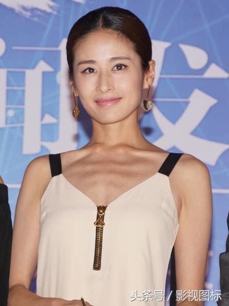 瘦到“排骨胸”的颖儿终于病倒入院 那瘦得胳膊腿一样细的咋办？