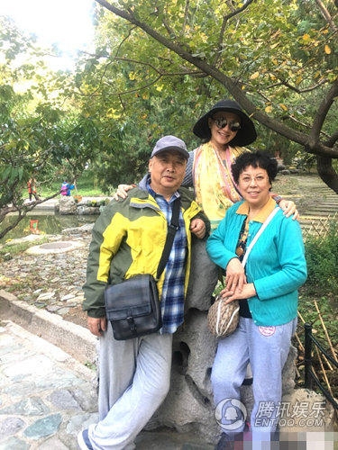 孙茜晒素颜登山照 孙妈妈开心的像个小女孩