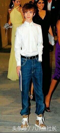 这些男明星小腿瘦到吓人 最后一个跟郑爽有一比