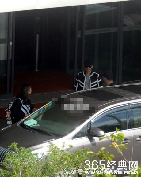 黄晓明满脸胡渣现身 整个人尽显疲惫 停工陪伴baby安胎