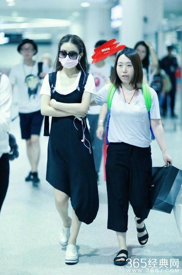 为何赵丽颖生活里只钟情于它俩？