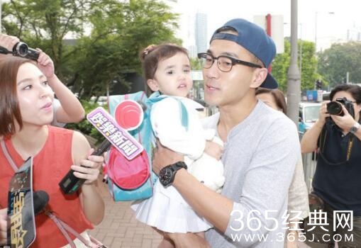 杨幂大方祝老公生日快乐，小糯米正面照终于曝光，巨像爷爷