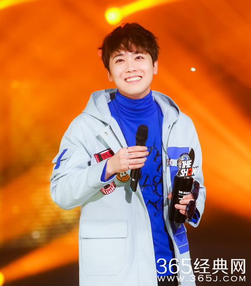 李洪基挑战职业保龄球 与金秀贤共同考试