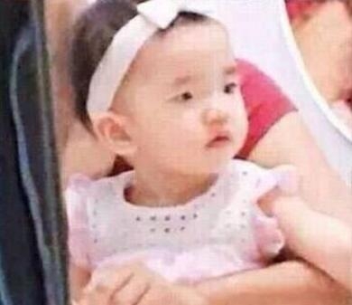 杨幂大方祝老公生日快乐，小糯米正面照终于曝光，巨像爷爷