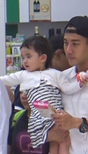 杨幂大方祝老公生日快乐，小糯米正面照终于曝光，巨像爷爷