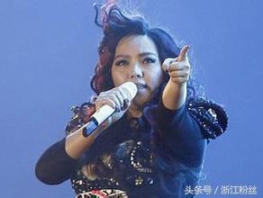 44岁张惠妹身材发福严重 下车需要搀扶 好友赵薇胖的显老气