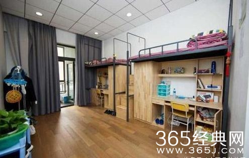 郑爽的大学宿舍装修曝光，网友叹：永远都是别人的宿舍。