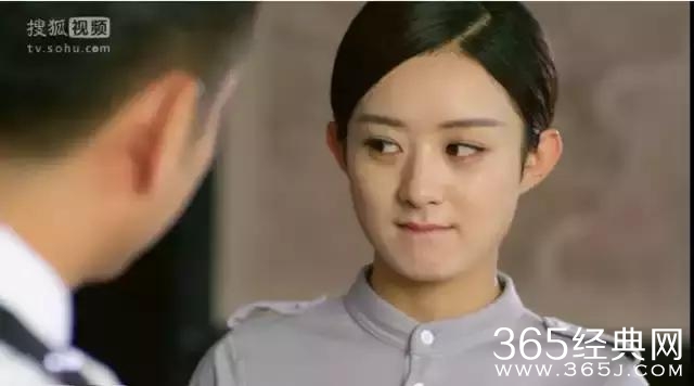 赵丽颖再次得罪服装师，裙子皱巴巴，而且屁股居然这么大？