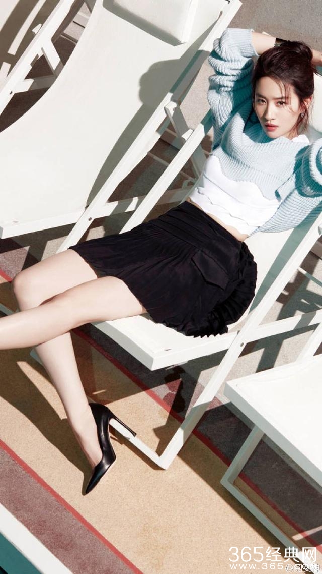 刘亦菲浪漫写真曝光胖乎乎的大长腿好可爱，网友:肯定没p图