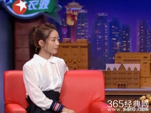 赵丽颖瘦成了郑爽，心疼颖宝坐沙发都费劲！