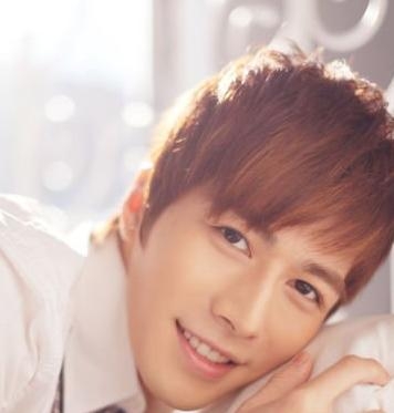 陈学冬出演《夏至未至》傅小司 造型已美哭