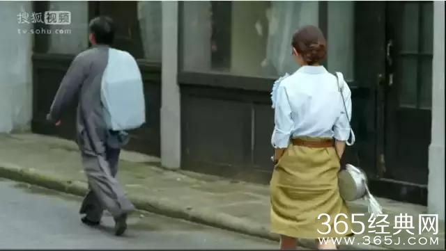 赵丽颖再次得罪服装师，裙子皱巴巴，而且屁股居然这么大？