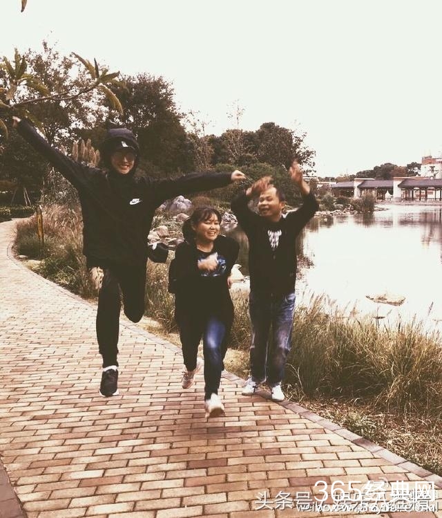 刘亦菲微博竟12万转发15万点赞 网友：邓超的喜庆点评是啥