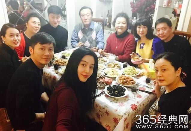 李晨爆范冰冰生病家居照 憔悴面孔惹人疼 网友：大黑牛赶快结婚