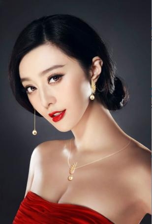 大黑牛头顶一片大草原，真不在乎范冰冰与其他男人相拥相抱？