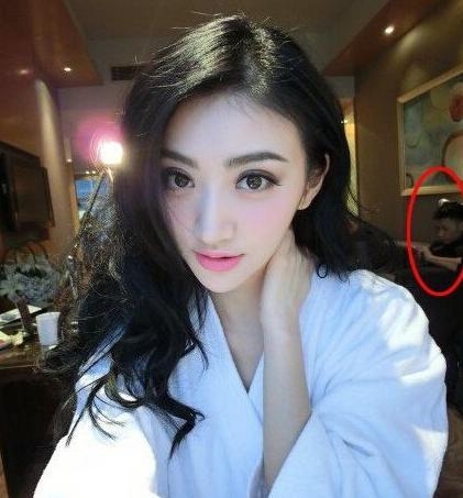 娱乐圈背景最牛的5个女星，最后一个连成龙王思聪都不敢动她