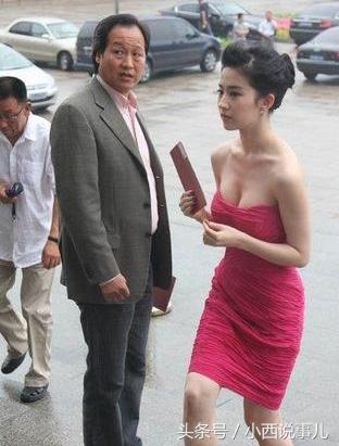 刘亦菲生父安少康干爹陈金飞，揭秘家庭背景！