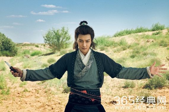 黄子韬版至尊宝再曝照 清秀痞帅不羁