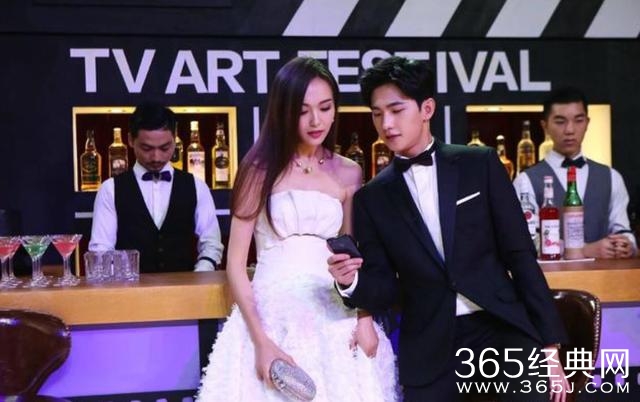 金鹰节最有意思的十八张合影 何炅调戏赵丽颖玩坏杨洋