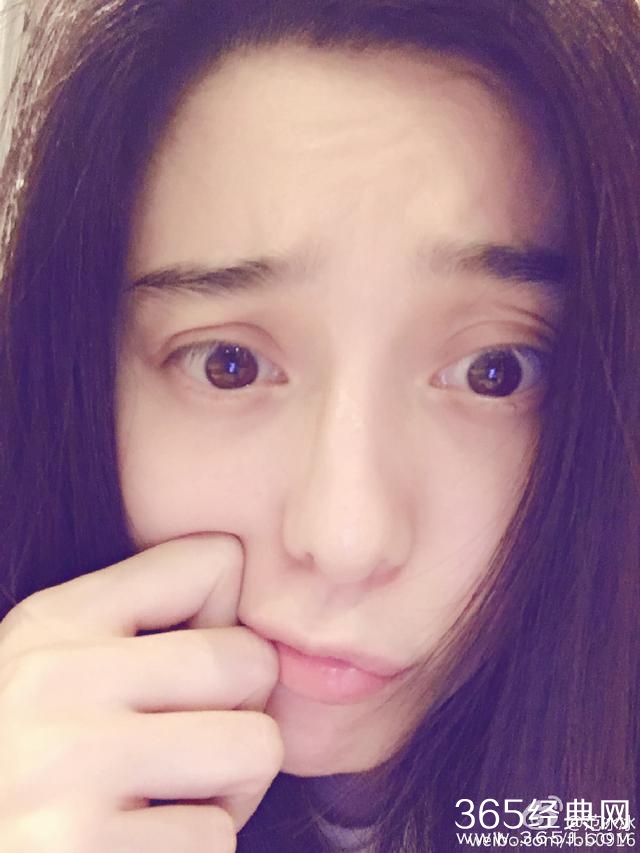 范冰冰微博晒多张自拍照，细心网友发现双眼皮不见了