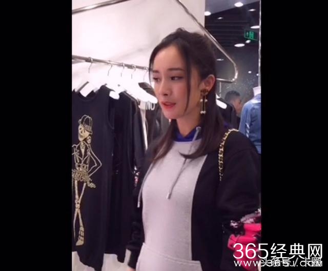 杨幂逛街买衣服 含胸驼背肚子大 颜值下滑 疑似怀二胎！