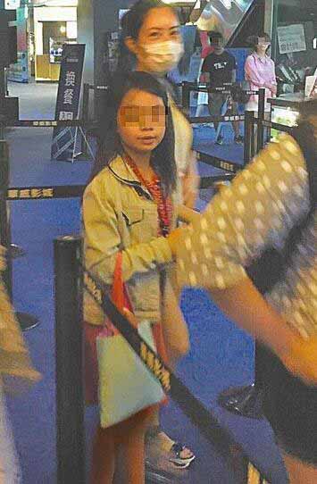 徐怀钰隐婚生女 与女童看电影被叫妈