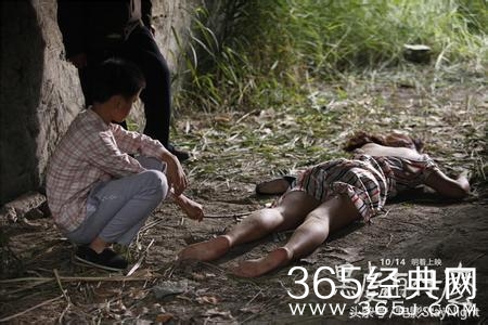 《黑处有什么》打着破连环强奸案的旗号，讲着青春期不可描述之事