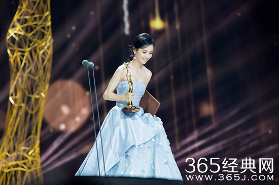 佟丽娅获金鹰奖 感言：做人接地气演戏多走心