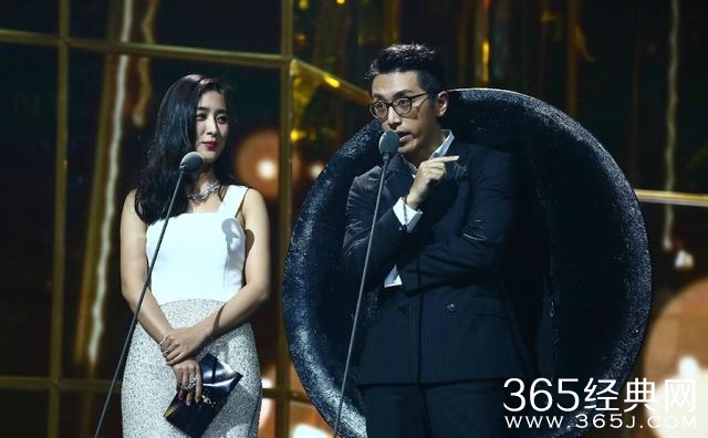 金鹰节最有意思的十八张合影 何炅调戏赵丽颖玩坏杨洋